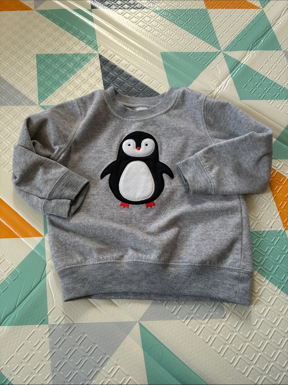 20/25$ 🧸 Kids Grey Penguin Sweatshirt - Cozy Long Sleeve Top